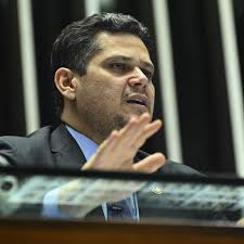 Alcolumbre cria GT para regulamentar mineração em terras indígenas