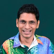 Gaya penulisan yang unik dan mampu berinteraksi dengan pembaca.”