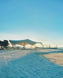 Namun ingat yah ancolovers jangan lupa prokes dan ancol masih menerapkan pembatasan kuota setiap harinya. Kembali Dibuka Hari Ini Ancol Larang Pengunjung Berenang Di Pantai Kumparan Com