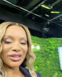 I'm learning to pour the perfect pint @guinness! Here's a taste of Ian  Colgan @beeranfooddude taking me through the 6 steps. @etalkctv  @tourismireland @homeofguinness 🇮🇪 @etalkctv producers: @codosphotos  @acfaubs Ireland crew: @andyfeige @