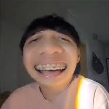 Efrain Baldivia's Instagram, Twitter & Facebook