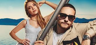 Изучайте релизы rocco hunt на discogs. Rocco Hunt E Ana Mena Coppia D Oro In Dolce Gabbana Lookdavip It