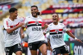 Para encarar o flamengo, felipão reforçou o setor de meio de campo com um terceiro volante. Volpi Pega Dois Penaltis E Sao Paulo Goleia Flamengo Por 4 A 1 No Maracana Ajn1