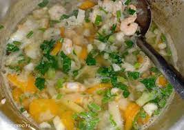 Buatlah bumbu sayur sop dengan cara menghaluskan bawang putih, merica dan juga garam dengan menggunakan cobek. Resep Unggulan Sop Udang Sederhana Resep Masakanku