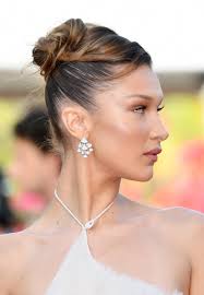 Start from locks in the nape and keep. 30 Chic And Gorgeous Wedding Hairstyles For Short Hair