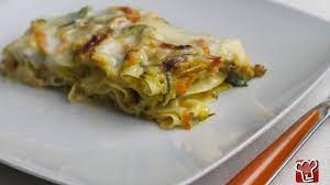 Una ricetta dal sapore tradizionale a base di sfoglie di pasta secca accompagnata con pomodorini, spinaci, parmigiano e mozzarella. Lasagne Vegetariane Ricetta Youtube