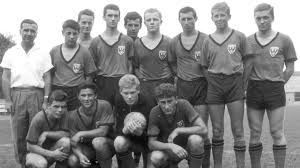 Der deutsche rekordmeister und seine gesamte fangemeinde trauern um gerd müller, der am frühen sonntagmorgen im alter von 75 jahren gestorben ist. Nordlingen Munchen Bomber Der Nation Ex Nationalspieler Gerd Muller Ist Tot Augsburger Allgemeine