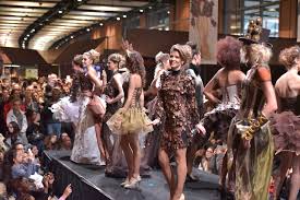 Le Defile De Robes En Chocolat Salon Du Chocolat Lyon