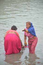File:Hindu Devotees Taking Holy Dip In Ganga 