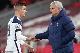 Klopp says he agrees with mourinho's assessment of liverpool's injury crisis. Jose Mourinho S War Of Words With Jurgen Klopp Continues Over Lo Celso And Liverpool Bench Daily Mail Online