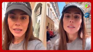 Em Roma, Deborah Secco lamenta a morte do papa Francisco: 'Dia tão triste'