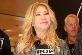 Du und bis zu 3 deiner freunde treten in 25 minigames gegeneinander an. Schlag Den Star Claudia Effenberg Gegen Carmen Geiss Gala De