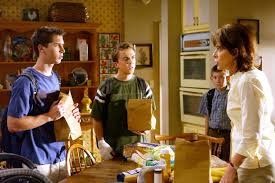 Having been denied a very lucrative job in a software company, malcolm accepts the vision his parents have for him. How Malcolm In The Middle Would Be A Completely Different Show In Today S Pc Society Decider