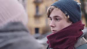 Jeg skjønner ikke at isak ikke har kjæreste, han er så kjekk! Inawhisper On Twitter Awww Season 1 Isak Skam Isak Babyisak