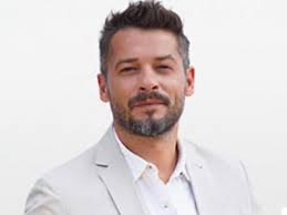 Dizinin oyuncu kadrosu da hem genç hem de oldukça iddialı isimlerden oluşuyor. Sen Cal Kapimi Oyunculari Kadrosu Gercek Isimleri Cast Listesi