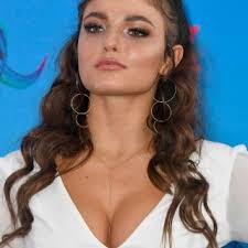 The mantle of Sophia Peach (Jade Chynoweth) in Max Winslow and The House of  Secrets