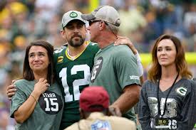 The actress brought along the green bay packers quarterback on a romantic couples' getaway to hawaii with her. Brett Favre Wants To See Aaron Rodgers Play For Bears Video