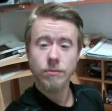 Zrůda Petr Papež již podruhé unikl vězení. Fenka žila pouhé tři roky a její  život se rovnal peklu, tyran však do vězení nemusí. V minulém týdnu znovu  stanul před soudem jednatřicetiletý Petr