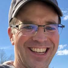 How Eric built BranchCMS and validated with 300+ customers to make over 18k  MRR