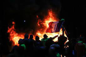 Fotos Las Violentas Protestas De Los Chalecos Amarillos En Paris En Imagenes Bandera Nacional Paris Francia Imagenes