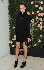 Check spelling or type a new query. Total Look Noir Pour Kate Bosworth Oui Mais Chanel Elle Se La Joue Rock Chic Avec Une Petite Jupe Et Des Bottines Et Complete Sa Tenue Avec Un Sac De La Coll