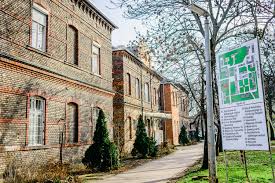 Számú belgyógyászatán a 15 orvosból csak 3 írta alá a március elsejétől érvényes szerződését, ezért a kórház főigazgatója a nemzeti népegészségügyi központnál bejelentette: Merenyi Gusztav Korhaz Del Pesti Centrumkorhaz Orszagos Hematologiai Es Infektologiai Intezet