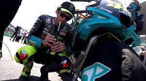 He currently rides for the movistar yamaha team. Qaaifesumbxyem