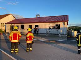Die deutsche bank fordert pro auftrag nie mehrere transaktionsnummern (tan)! Feuerwehr Muss Brand In Buroraumen Loschen Wemding Donau Ries Aktuell