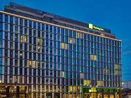 Holiday inn express berlin city centre west is located in the centre of berlin, about 1.8 km distance from bellevue palace. Haustierfreundliche Hotels In Berlin Germany Finden Sie Hundefreundliche Ihg Hotels In Berlin