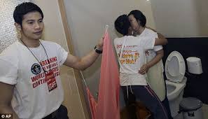 A man once ate an entire plane. Valentine S Day 2012 Gay Thai Couple Break Two Day World Record For Longest Kiss Daily Mail Online