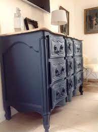 Comme il se pose facilement, vous pouvez le mettre aussi facilement sur un mur que sur un meuble pour le customiser. Peindre Un Meuble En Bois Toutes Nos Astuces Super Deco