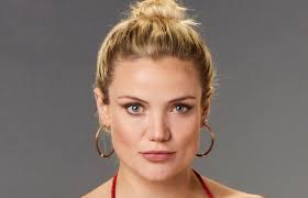 Mia Anderson (Anna Samson)