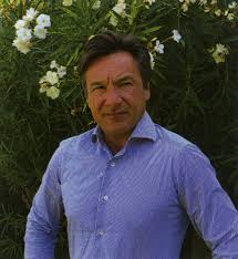Fabio caressa roma18 aprile è un giornalistacommentatore televisivo e conduttore televisivo italiano. Fabio Caressa
