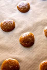 Let them rest for a few minutes before moving them to wire racks to cool completely. Lace Cookies With Hot Chocolate Filling Baked At 420