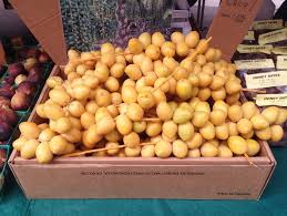 Santa Monica Farmers Market Report Looking For A Hot Date Los Angeles Magazine Santa Monica Farmers Market Food Lover Farmers Market