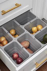 Utilisez Des Bacs Dans Un Tiroir Pour Y Ranger Vos Fruits Et Legumes En 2020 Amenagement Tiroir Cuisine Cuisine Bricolage Idee Cuisine