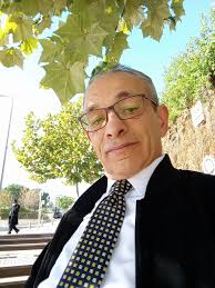 Shalom from Jerusalem, Israel. I'm divorced with 5 grown children. I work  in management at an American healthcare company. I would love to meet  someone who is kind, loves family and has