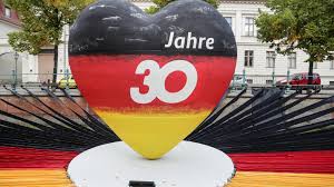 Der tag der deutschen einheit steht für die wiedervereinigung deutschlands und wird jedes jahr am 3. Tag Der Deutschen Einheit Viele Familien Wurde Es Ohne Wiedervereinigung Gar Nicht Geben