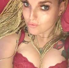 Georgia Ash (@GeorgieeLou)