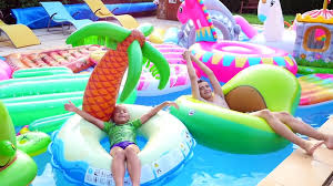 Cache Cache Dans La Piscine Avec Des Gonflables Video Dailymotion