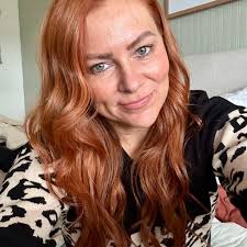 What color options are available for Masterbuilt pools?