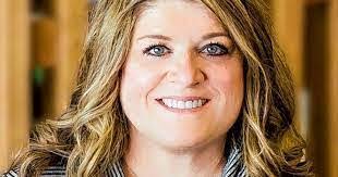 Karri Hall's Instagram, Twitter & Facebook