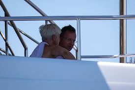 Szíjj lászló egyébként egy jórészt állami megrendelésekből meggazdagodott építőipari vállalkozó, akinek mészáros lőrinccel is van közös cége. Atlatszo Hu Szijjarto Peter Kulugyminiszter Szijj Laszlo ÙÙŠØ³Ø¨ÙˆÙƒ