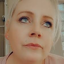 Laura Knipp's Instagram, Twitter & Facebook