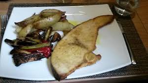 Il pesce rombo nella terminologia scientifica è conosciuto con il nome di psetta maxima. Pesce Spada Panato Con Contorno Di Patate E Verdure Grigliate Picture Of Fratelli Piombino Ristoratori Sicily Tripadvisor