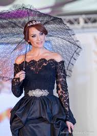 Deși a trecut prin clipe grele după divorț, artista a urcat din nou pe scenă de curând. 6 Vedete Sexy Trecute De 40 De Ani Cine AratÄƒ Cel Mai Bine Divertisment Vedete Eva Ro