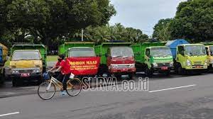 Scopri ricette, idee per la casa, consigli di stile e altre idee da provare. Tak Cuma Anggaran Bbm Belum Cair Ini Penyebab Lain Sopir Truk Sampah Dlh Jember Mogok Beroperasi Surya