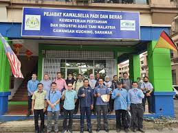 Pengarah negeri (kp38) kawal selia padi & beras kementerian pertanian & industri asas tani malaysia lot 10, blok f, jalan lintas highway lintas jaya new uptownship penampang 88300 kota kinabalu. Kawalselia Padi Dan Beras Cawangan Kuching Sarawak Posts Facebook