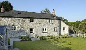 Situated In The Pretty Hamlet Of Polmorla Close To Wadebridge Cornwall United Kingdom Is The Really Delightful Detached Cottages Uk Devon Cottages Cottage