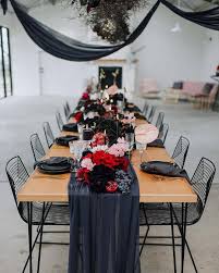 Latest Wedding Trends To Plan An Exclusive Wedding In 2020 2021 Wedding Trends Dark Wedding Table Sett Wedding Trends Big Wedding Outdoor Wedding Decorations